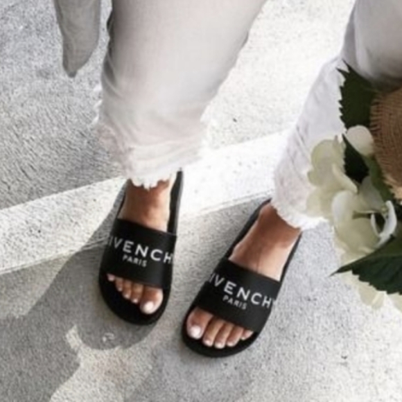 (SOLD) Givenchy Shower Slides - Picture 4 of 14